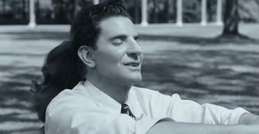 Бредлі Купер відповів на критику носа свого героя у фільмі "Маестро"