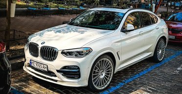 В Киеве заметили редкий спортивный кроссовер BMW со сверхмощным дизелем (фото)