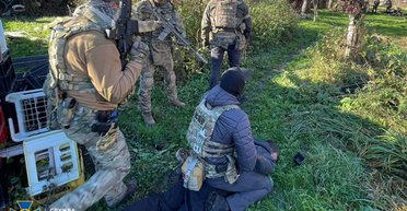 Із фронту — криміналітету: на Рівненщині намагалися продати трофейну російську зброю