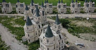 732 порожніх замки: чому елітний курорт перетворився на "місто-привид" (фото)