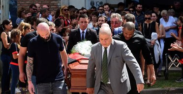 "Я живий": чоловік після кількох днів відпустки прийшов на власний похорон