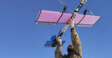 Фанера, пенопласт и трубы: украинцы собирают боевые дроны "Хрущ" (видео)