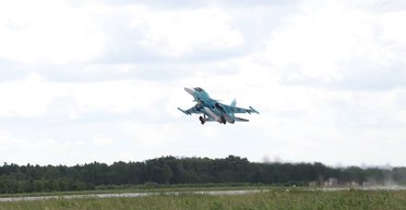 Только с завода: в РФ изготовили новые истребители Су-34 и передали их ВКС РФ