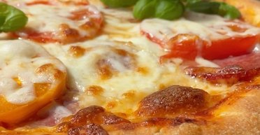 Тесто для пиццы с манкой: как приготовить интересную основу для любимого блюда