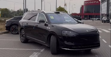 Цена $93 000 и 9 дисплеев: в Украине появился электрифицированный кроссовер от Huawei (фото)