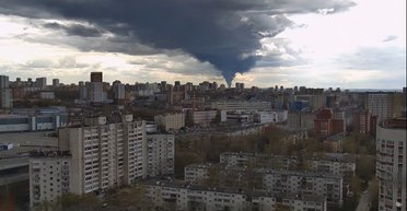 У Пермі горять 200 тисяч кубометрів нафти: що показує супутник та нові кадри з РФ (відео)