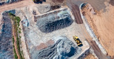 Відібрати надра в олігархів: що дасть Україні "угода щодо мінералів" зі США