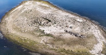 Озеро скрывало древние руины из преданий: что нашли археологи (фото)