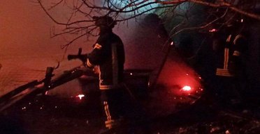 Окупанти атакували співробітників ДСНС, які гасили пожежу на Херсонщині (відео)