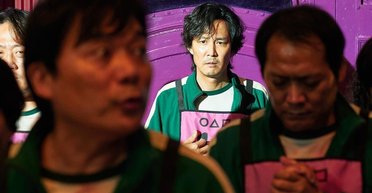 "Игра в кальмара" и драмы: Netflix назвал топ-10 самых популярных сериалов в Украине