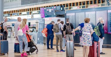 Европейские аэропорты массово прекратили работу: СМИ назвали причину