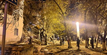 В России обрушилось два подъезда многоэтажного дома, есть жертва (фото, видео)