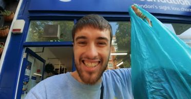 Постійний клієнт секонд-хенду похизувався своєю неймовірною знахідкою (фото)