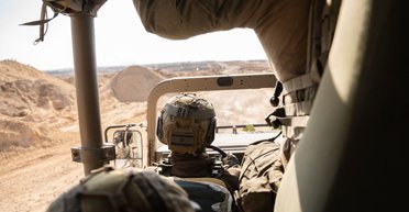 Вилетіло декілька бортів: Ізраїль почав поставки затрофеєної зброї Україні, — OSINT