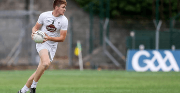 Футболистам запрещено бегать с мячом в руках: как странные правила меняли игру