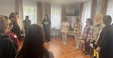 Отдых и восстановление: семьи погибших бойцов реабилитируют в лагере от "Интерпайпа" Пинчука