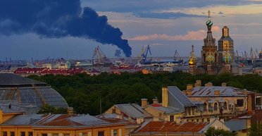 Дроны атаковали Санкт-Петербург: поразили нефтяной терминал, город в дыму (фото, видео)