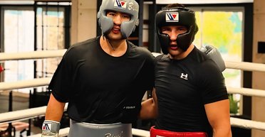 Люди возмущены: украинский боксер помогает чемпиону РФ в подготовке к титульному бою в Екатеринбурге (фото)