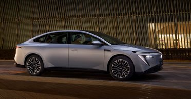 Nissan выводит на рынок конкурента Tesla Model S за $27 000 с запасом хода 635 км (фото)