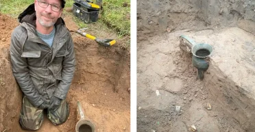 Знайшов за допомогою металошукача: пошуковець розкопав середньовічний казан в Англії (фото)