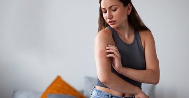 10 домашних средств, которые помогут быстро снять зуд от укусов комаров