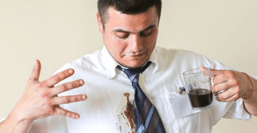 Як видалити плями від кави з одягу: сім перевірених способів