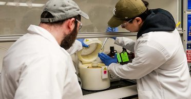 Литиевые батареи пора "отменить": ученые создали аккумулятор без токсичных материалов