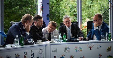 Макрон, Мерц, Стармер та інші: лідери ЄС закликали Трампа говорити з Путіним після припинення вогню