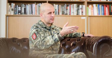 Запад не дает Украине победить РФ: австрийский полковник высказался о войне на истощение