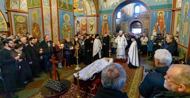 Провели оплесками: у Києві попрощалися з Дмитром Капрановим (фото, відео)