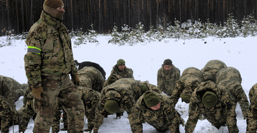 Служба на одній посаді та військові 60+: у Міноборони розповіли про зміни до контрактів