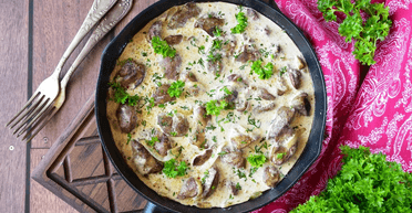 Куряча печінка в сирно-вершковому соусі: рецепт швидкої та ситної страви