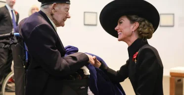 Как прожить до ста лет: принцесса Кейт спросила у ветерана секрет его долголетия (фото)