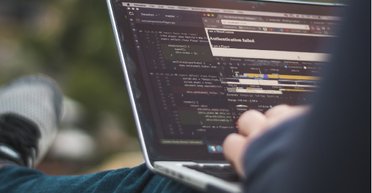 Війна та код. Які зарплати зараз в айтішників і чому в Україні їх більше не шукають