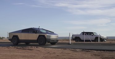 Новейший Tesla Cybertruck сравнили с электропикапом Hummer в заезде по прямой (видео)
