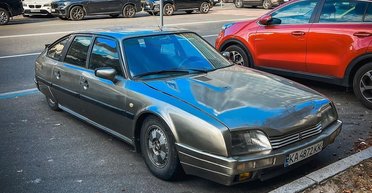 Авангард из 80-х: в Киеве заметили редкое французское спортивное авто (фото)