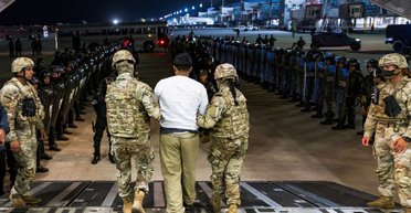 "Не приняла ни одного гражданина": Украина проигнорировала "чрезвычайную просьбу" администрации Трампа