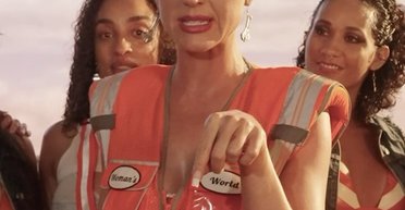 "Схоже на хвору чоловічу фантазію": новий кліп Кеті Перрі розкритикували в мережі (відео)