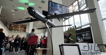 Оператор не нужен: новый дальнобойный дрон D4 сам найдет и поразит цель (фото)