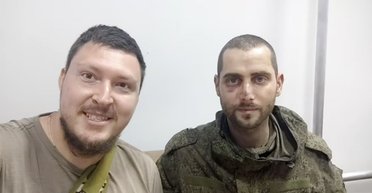 Спрятался в окопе, куда прилетел дрон: бойцы ВСУ взяли в плен гражданина Словакии (видео)