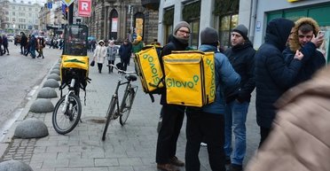 Масштабний збій у Glovo: сервіс списував тисячі гривень чайових, що кажуть в компанії