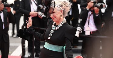 Рекордний обвіс: Гелен Міррен вийшла на червону доріжку в кольє вагою понад 400 карат (фото)