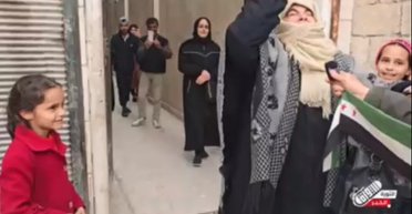 Сирийские повстанцы заняли ключевой город Хама: как реагирует население и армия Асада (видео)