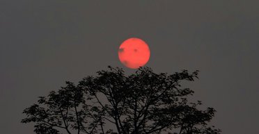 Когда будет "кровавая" Луна: мир будет наблюдать самое длинное полное затмение