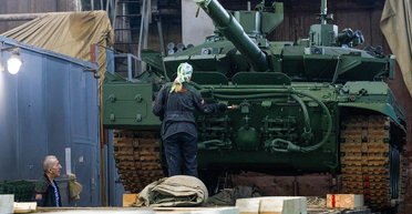 Эшелоны с Т-90М: откуда Россия берет новые танки для войны в Украине и сколько их