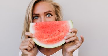 Самая полезная летняя ягода. Диетолог рассказала, можно ли похудеть на арбузах