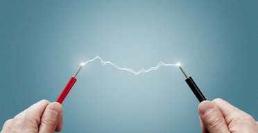 Безкоштовна енергія в кишені: інженери зробили дешевий генератор із пластику та скотчу