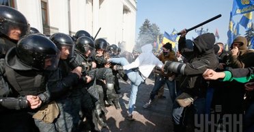 Между фарсом и бунтом. Когда украинцы начнут контролировать власть