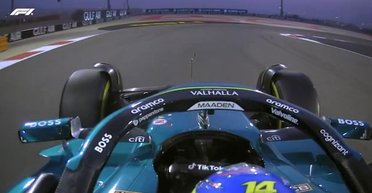 Как в страшном сне: у гонщика "Формулы-1" на большой скорости оторвался руль (видео)