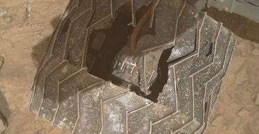 Величезна діра: марсохід NASA значно постраждав після 12 років перебування на Марсі (фото)